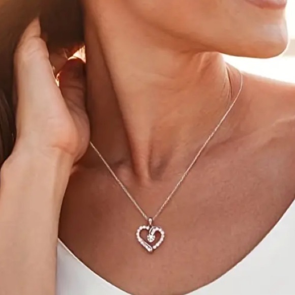 Exquisite Diamond Heart Silver Toned Neckace - Picture 3 of 5